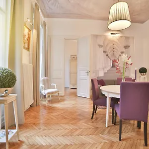 Apartment Nadi's - Heart Of, Budapest